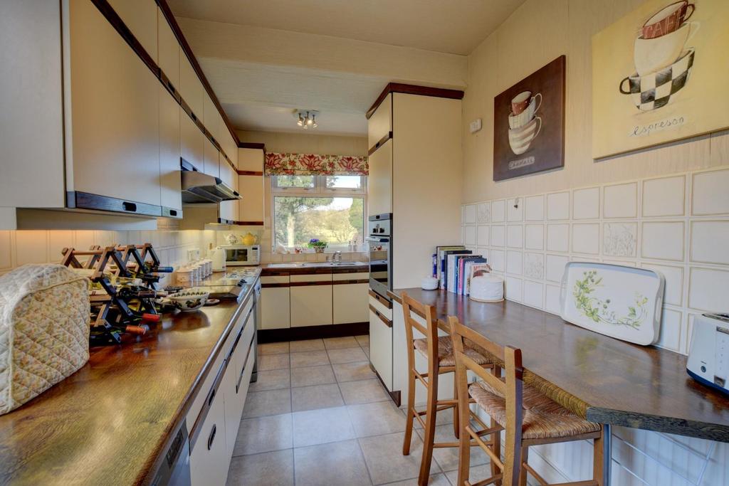 Barrowford Road, Colne 3 bed semidetached house £275,000