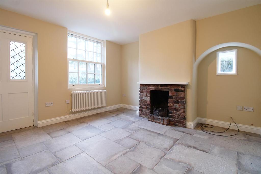 Enville Road, Kinver 2 bed end of terrace house £325,000