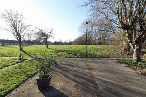 23 Buckden Close, Warwick, CV34 5XG