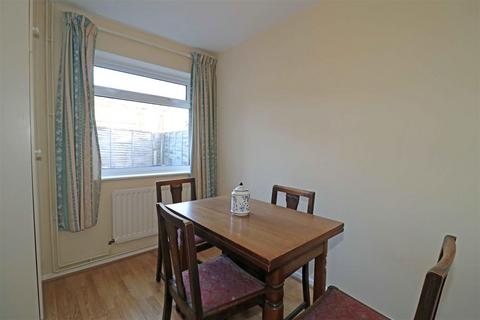 23 Buckden Close, Warwick, CV34 5XG