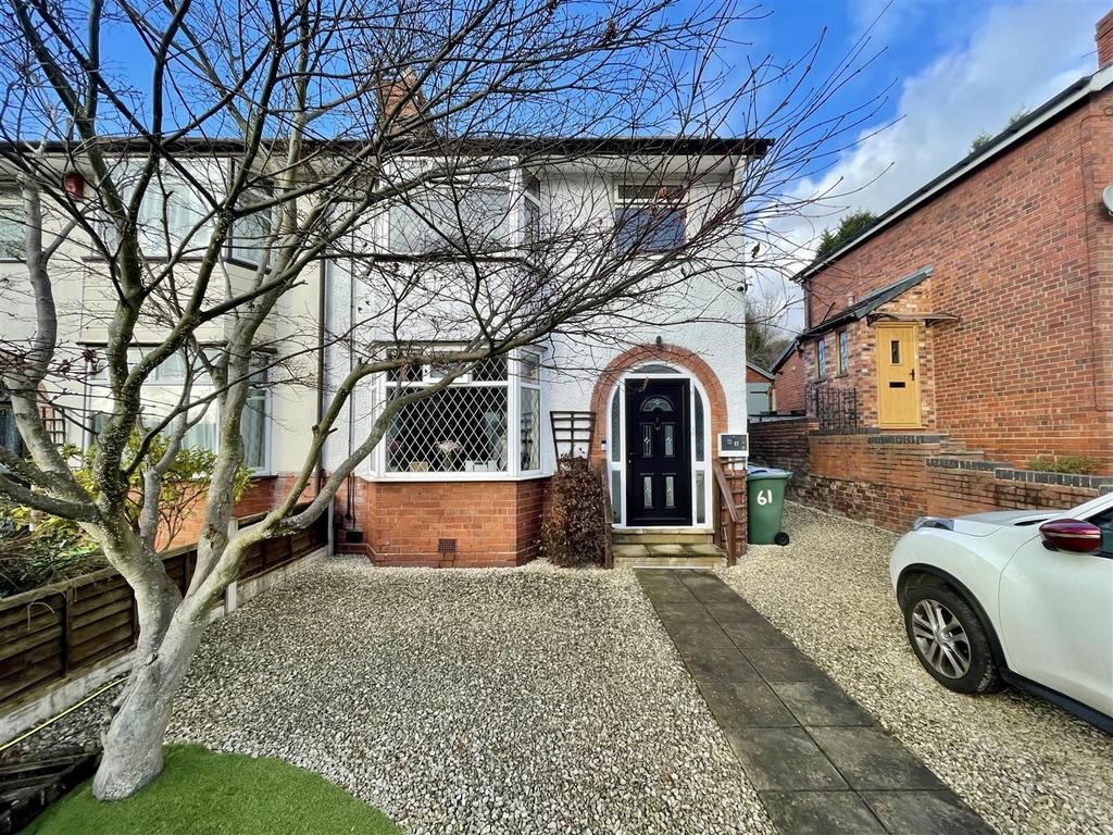 Barrs Road, Cradley Heath 3 bed semidetached house for sale £250,000