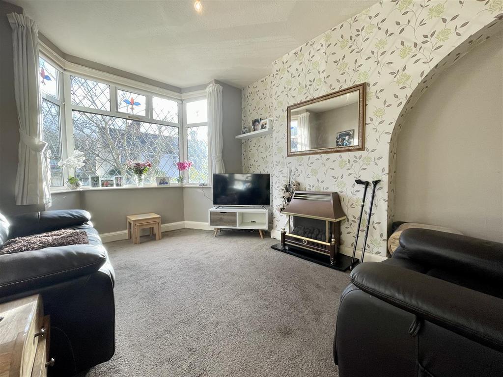 Barrs Road, Cradley Heath 3 bed semidetached house for sale £250,000