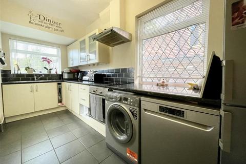 61 Barrs Road, Cradley Heath, B64 7HH