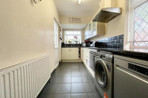 61 Barrs Road, Cradley Heath, B64 7HH