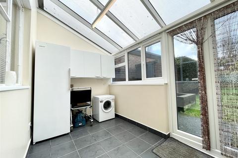 61 Barrs Road, Cradley Heath, B64 7HH