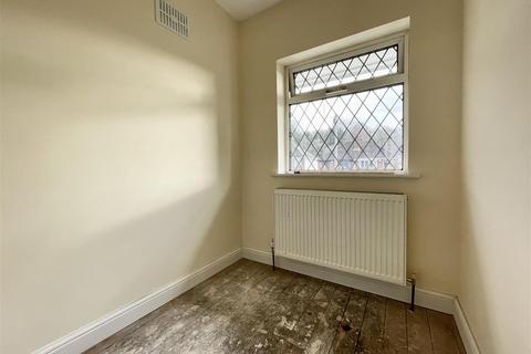 61 Barrs Road, Cradley Heath, B64 7HH