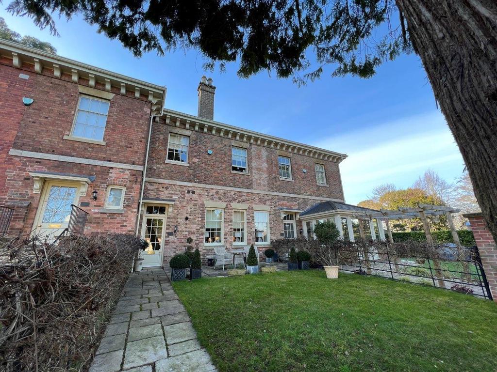 BELVOIR COTTAGE, CRAVEN COURT, MELTON MOWBRAY 2 bed terraced house £