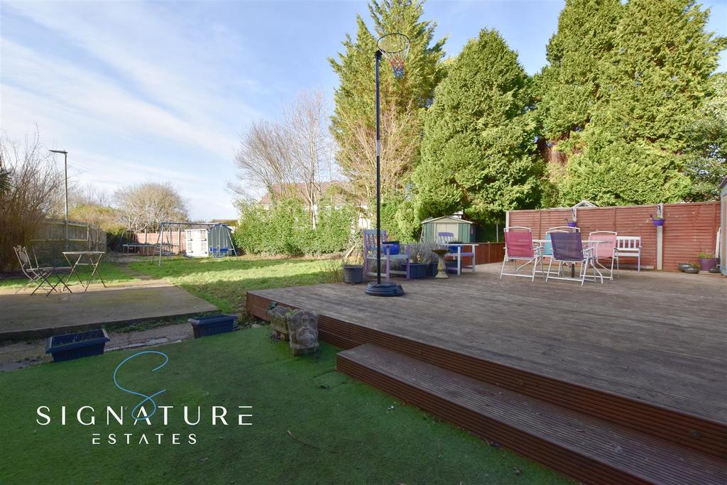 Hazelwood Lane, Abbots Langley 4 bed semidetached house £550,000