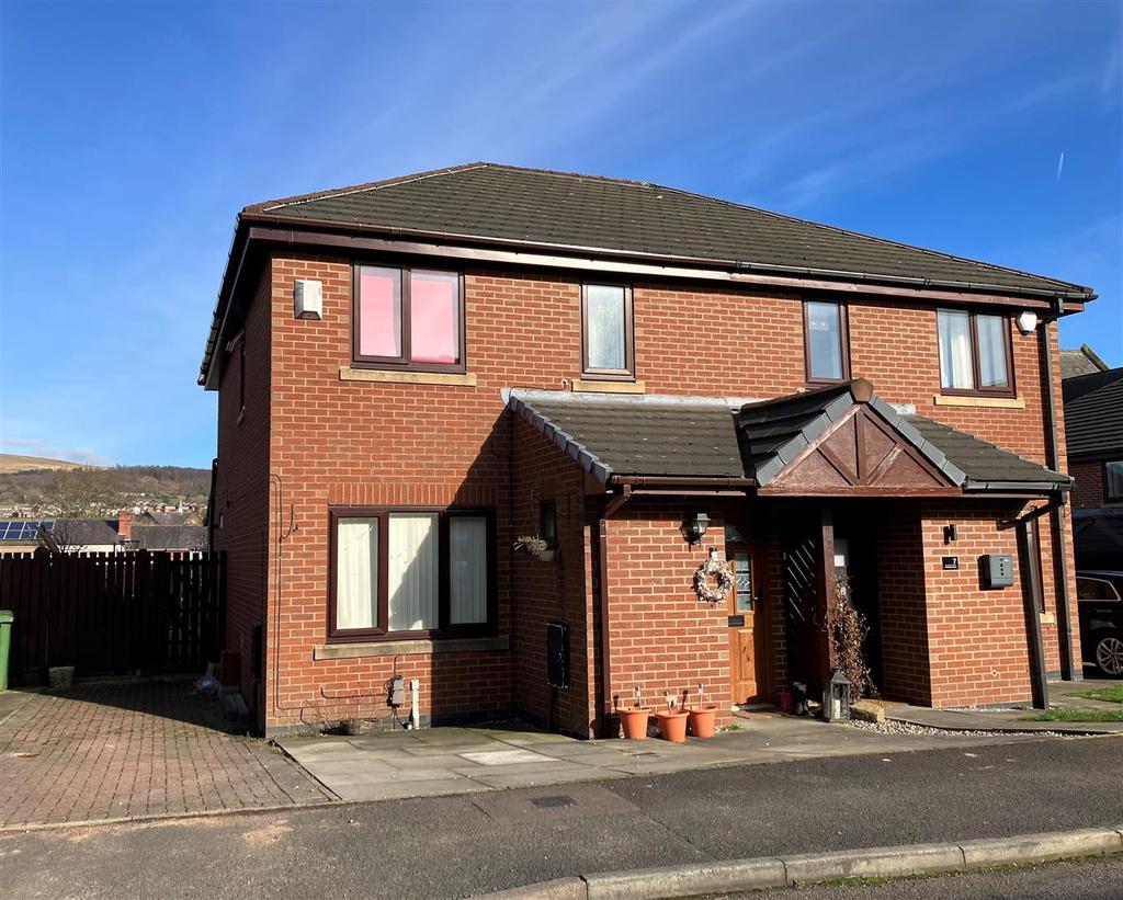 Pembroke Close, Horwich, Bolton 3 bed semidetached house £245,000