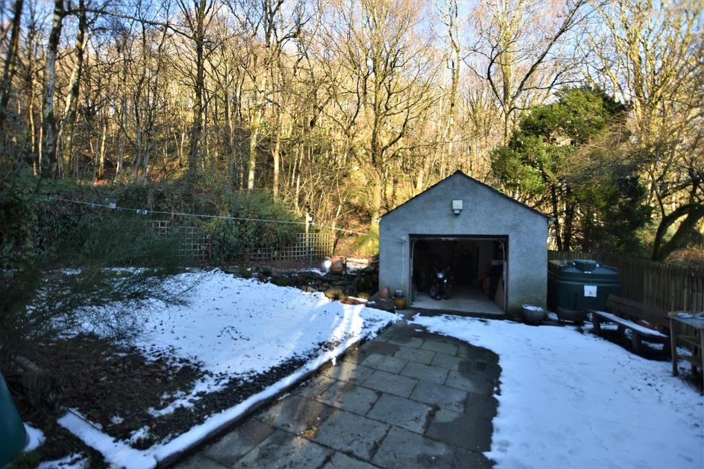 Detached garage and garden