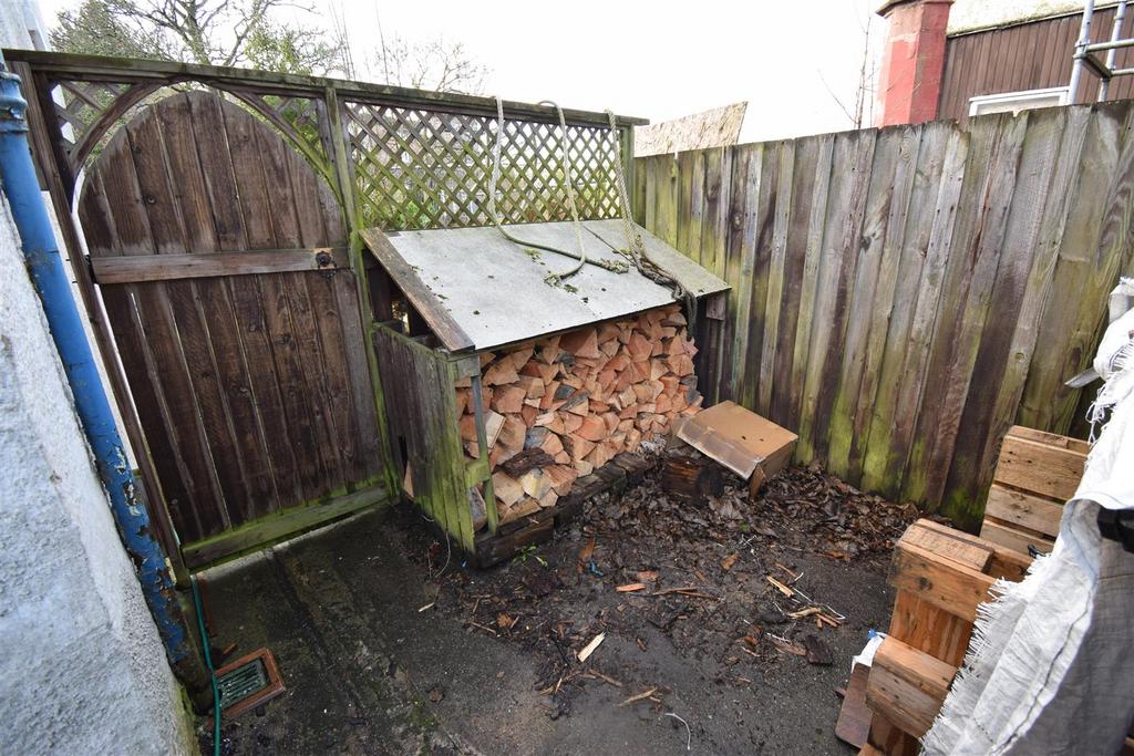 Log shed.jpg