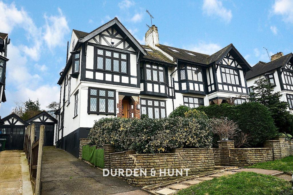Mount Echo Drive, Chingford, E4 4 bed semidetached house £925,000