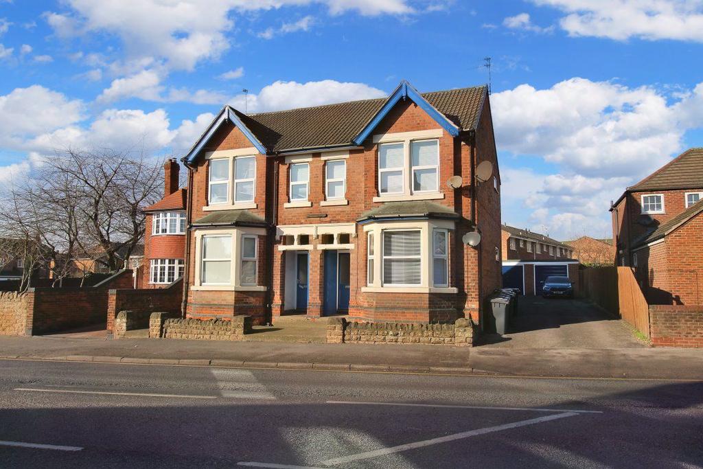 Mansfield Road, Redhill, Nottingham... 1 bed flat £550 pcm (£127 pw)