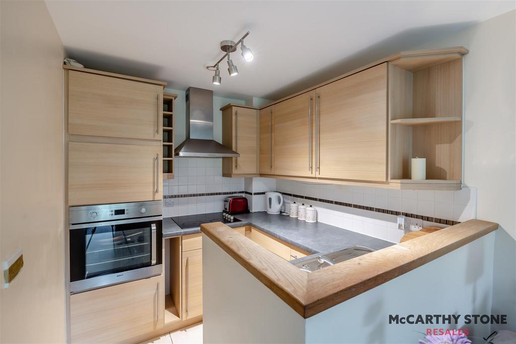 8589715-interior02.jpg