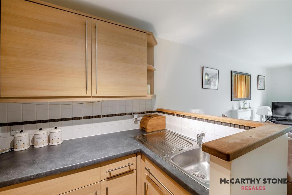 8589715-interior09.jpg