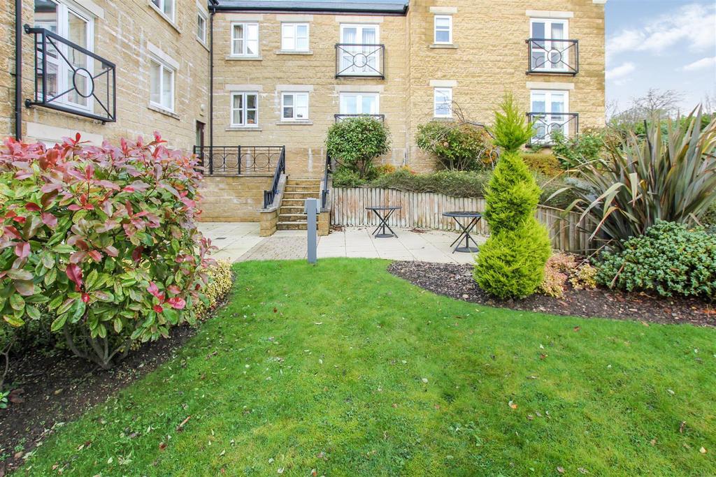 Hollis Court
