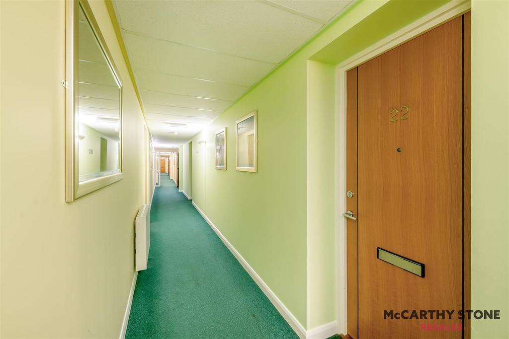 8589715-interior01.jpg