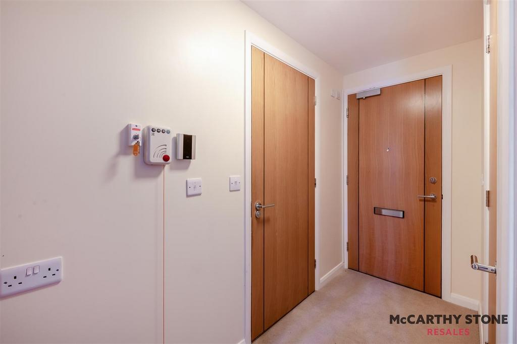 8589715-interior10.jpg
