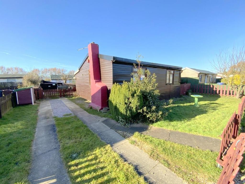 Humberston Fitties, Humberston, Grimsby 2 bed detached bungalow for