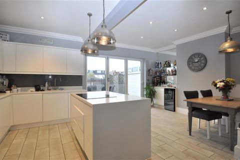 4 bedroom semi-detached house for sale - Moy Avenue, Eastbourne