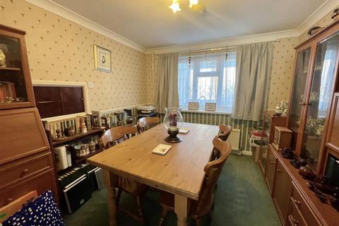 5 Falcon Road, Barry, CF63 2AT