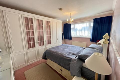 5 Falcon Road, Barry, CF63 2AT