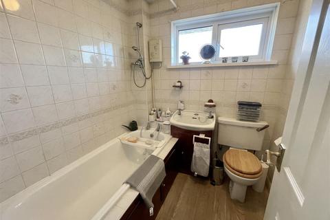 5 Falcon Road, Barry, CF63 2AT