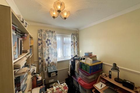5 Falcon Road, Barry, CF63 2AT
