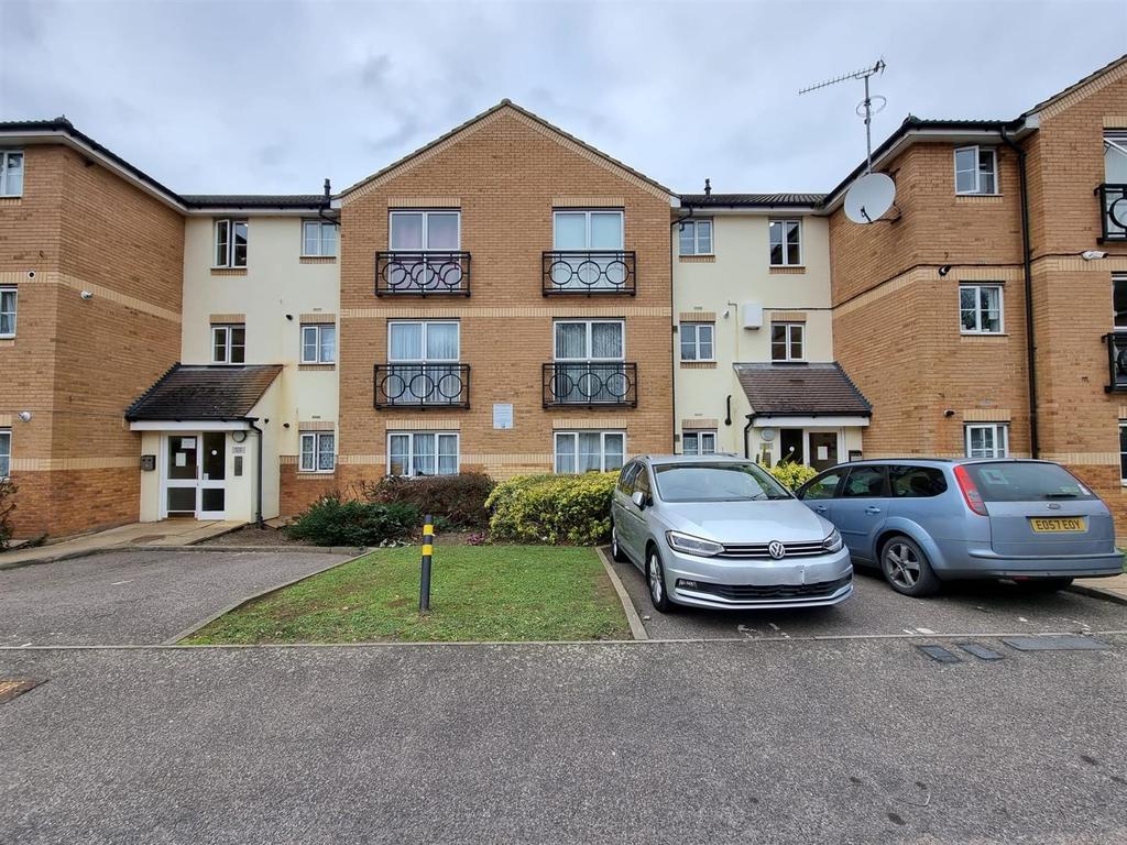 Friars Close, Ilford 2 bed flat £270,000