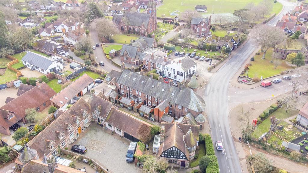Thornton Common Road, Thornton Hough... 3 bed coach house £475,000