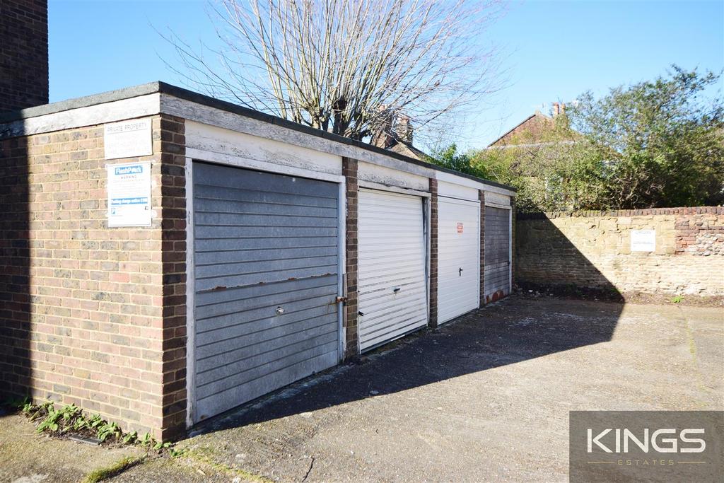 Drummond Road, Guildford Property £100 pcm (£23 pw)