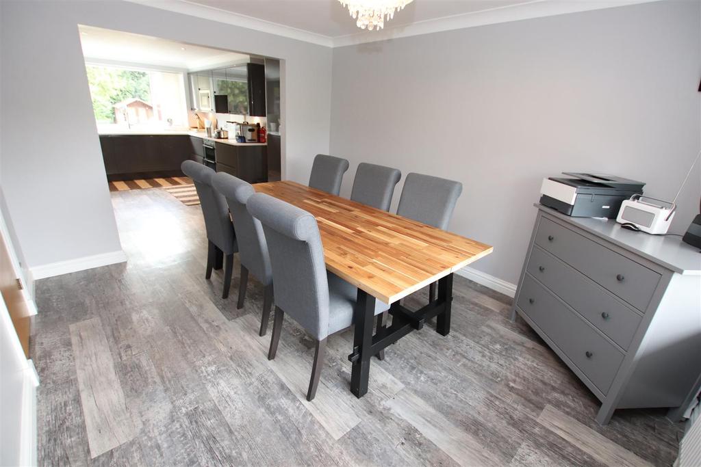 Tanyard Drive, Hale Barns, Altrincham 4 bed house £4,250 pcm (£981 pw)