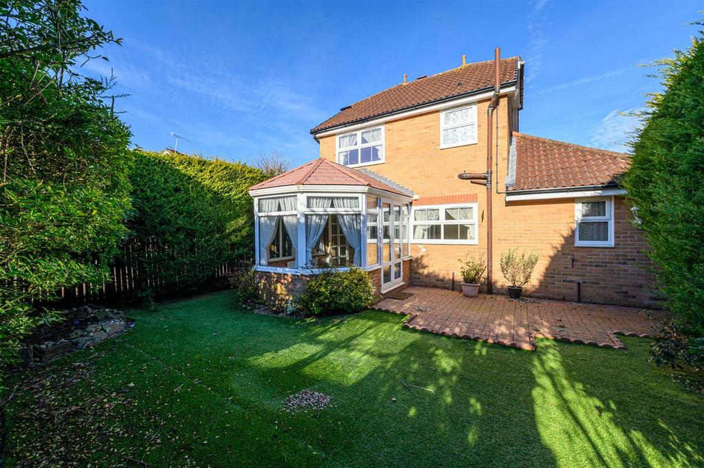 Lambourn Drive, Leighton, Crewe 3 bed detached house £249,500