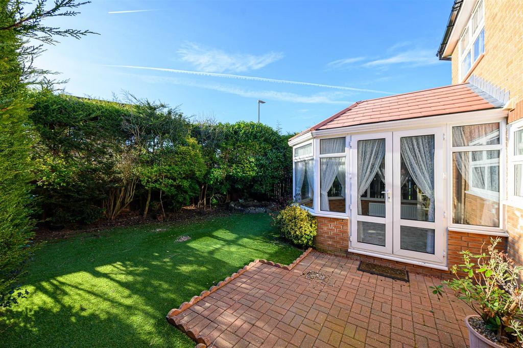 Lambourn Drive, Leighton, Crewe 3 bed detached house £249,500