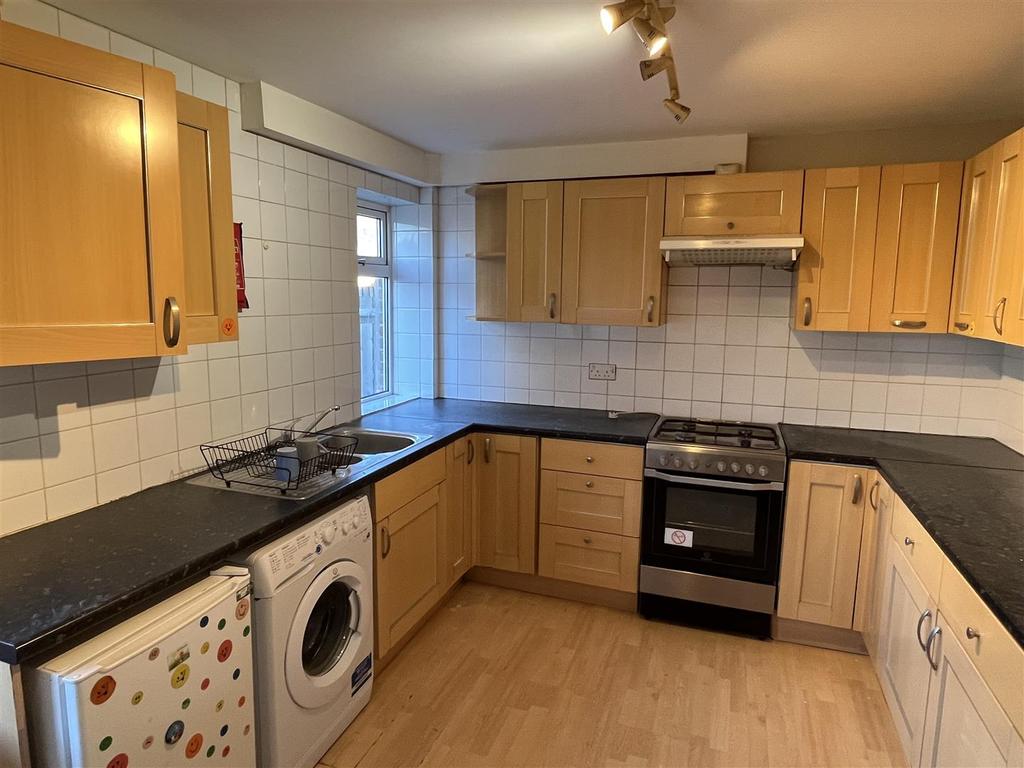 The Pastures, Hatfield 4 bed terraced house £1,600 pcm (£369 pw)