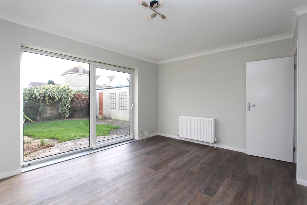 Unity Road, Keynsham, Bristol, BS31 1ND 2 bed flat £1,050 pcm (£242 pw)