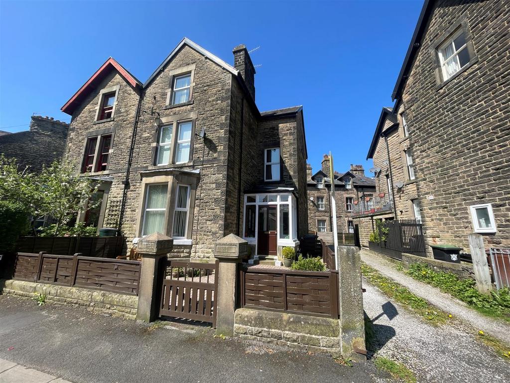 South Avenue, Buxton 4 bed semidetached house £395,000