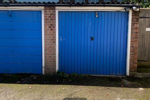 Garage to rent, Tankerville Road, London SW16