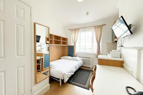 Studio to rent, Fulham Palace Road, Hammersmith, London, W6