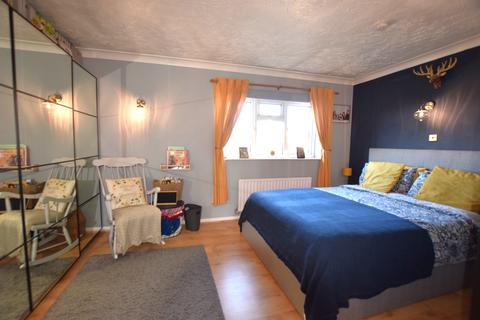 44 Ambleside Gardens, Gunthorpe, Peterborough, PE4 7ZY