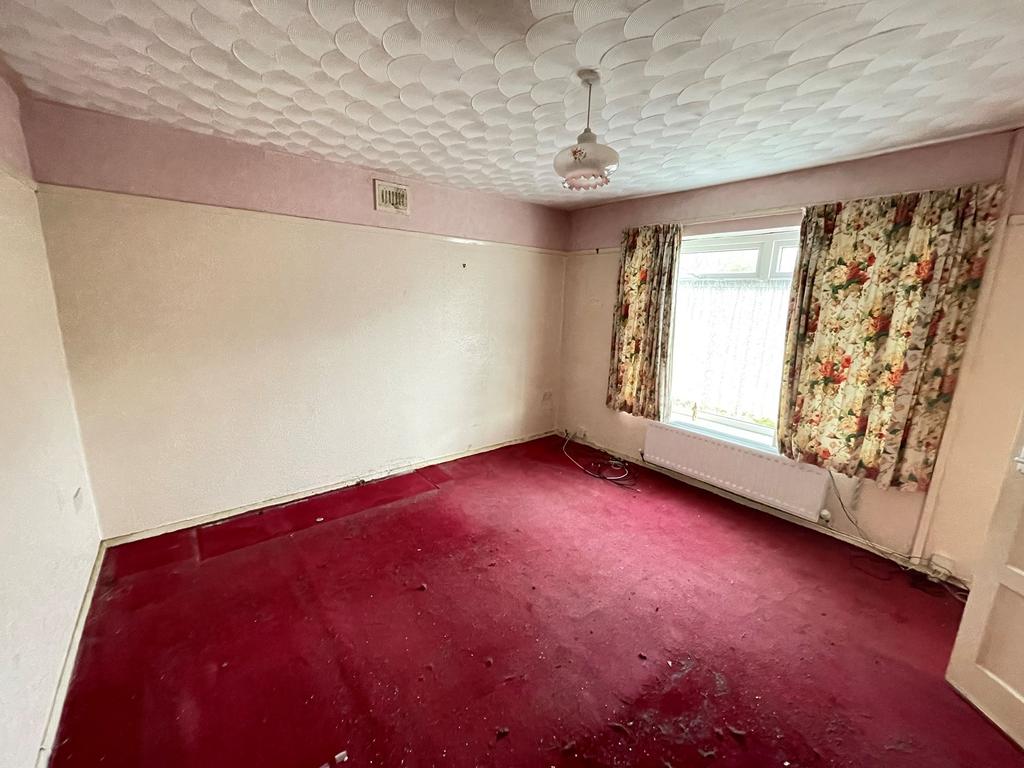 Horsley Vale, Harton, South Shields... 3 bed semidetached house £130,000