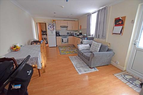 11 Ninian Road, Cardiff, CF23 5EE