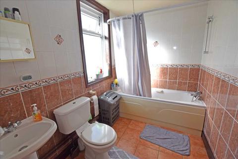 11 Ninian Road, Cardiff, CF23 5EE