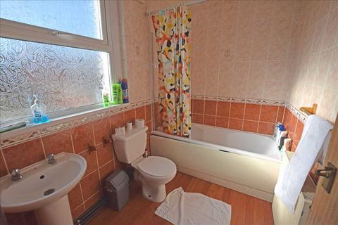 11 Ninian Road, Cardiff, CF23 5EE