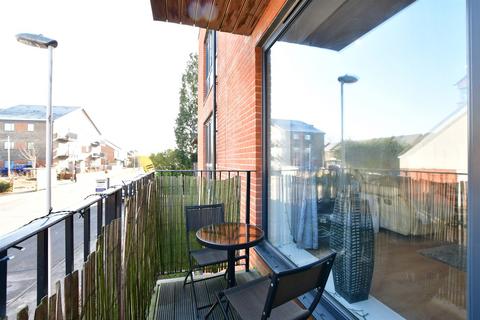 2 bedroom apartment for sale, Holtye Avenue, East Grinstead, West Sussex