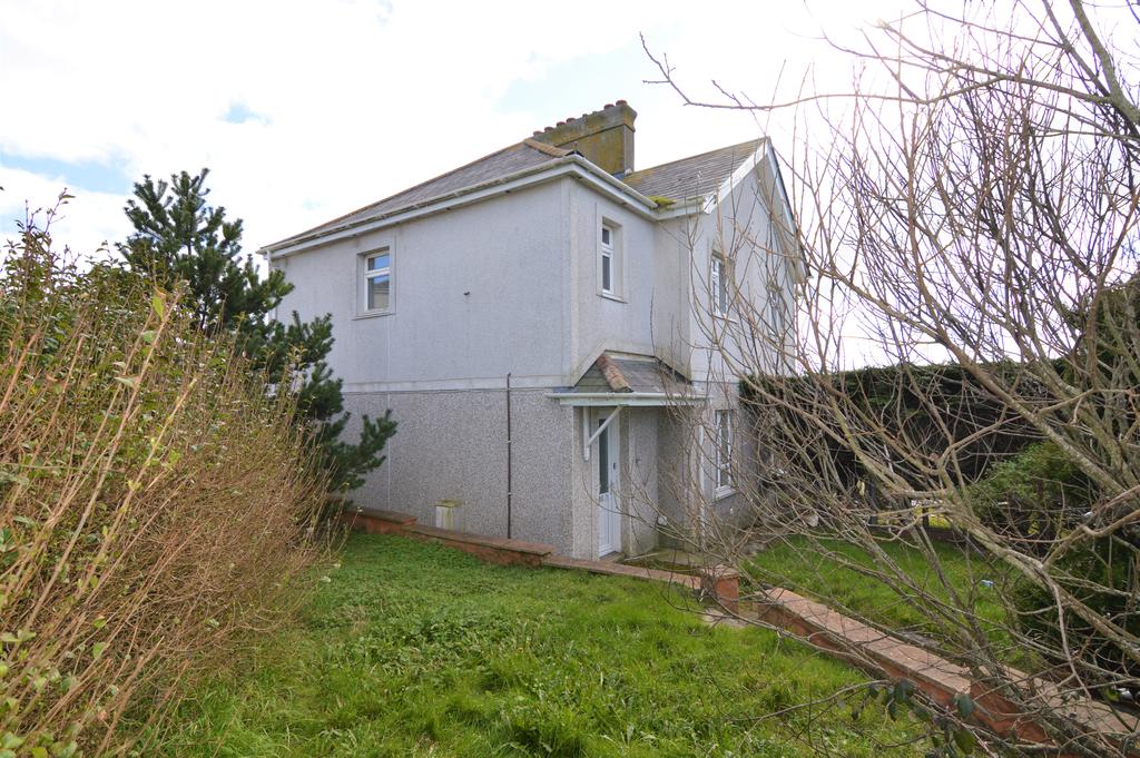 Close Hill, Redruth 3 bed semidetached house £135,000