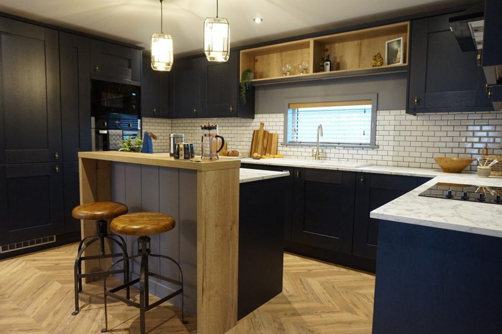 MilfordOnSea, Hampshire, SO41 2 bed park home for sale £350,000