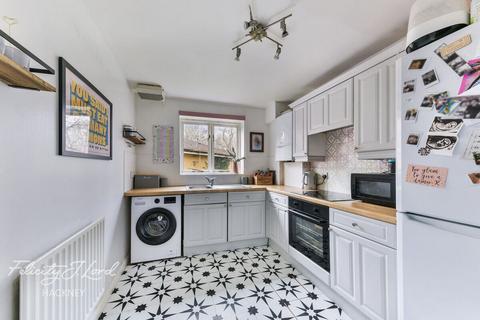 14 Shalbourne Square, London, E9 5JN