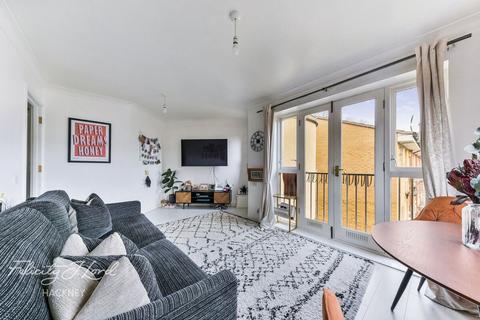 14 Shalbourne Square, London, E9 5JN
