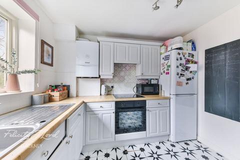 14 Shalbourne Square, London, E9 5JN